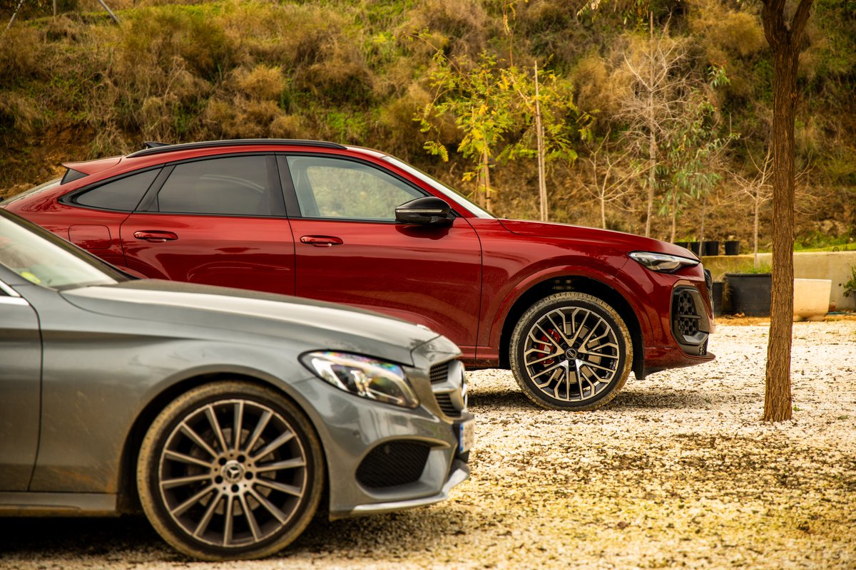 Перед очередным дождливым воскресеньем сгоняли покормить кокодрилу морковкой, пофоткать столб с лицом и пирсингом в носу, ну и попачкать машину - куда ж без этого? 
План-минимум выполнен, я считаю!