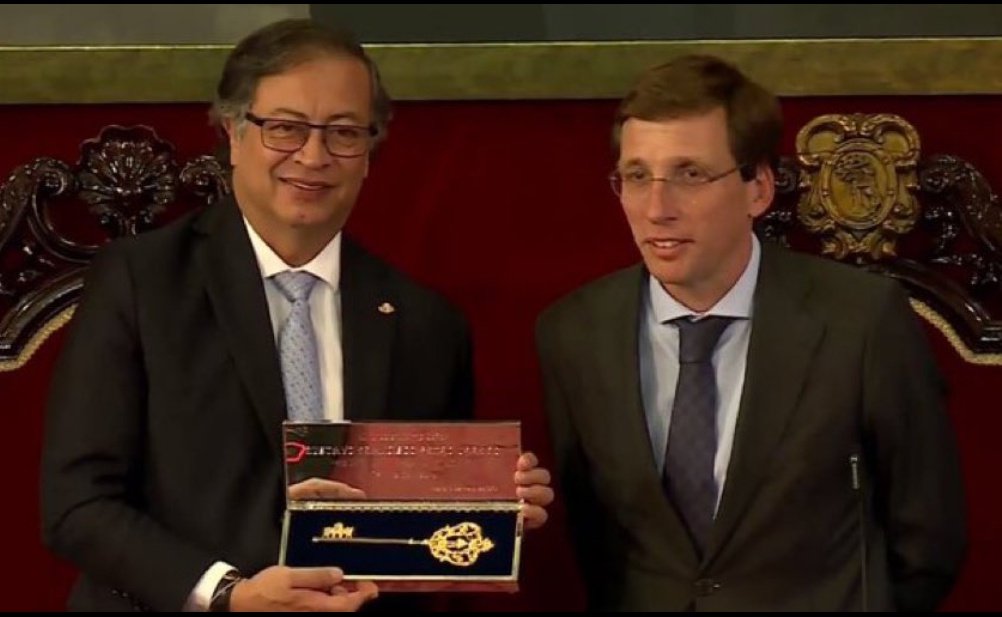 <a href="/NunezFeijoo/">Alberto Núñez Feijóo</a> <a href="/ppopular/">Partido Popular</a> <a href="/MariaCorinaYA/">María Corina Machado</a> <a href="/EdmundoGU/">Edmundo González</a>