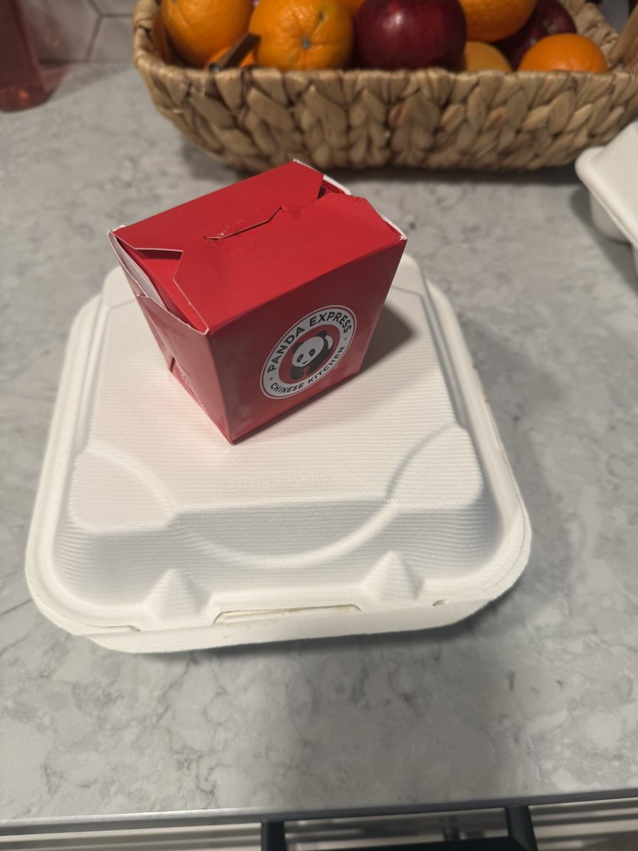 yourmacdaddy's tweet image. I went to @PandaExpress last night, ordered the “bigger plate” and this is what I got. What’s up with the kid size box for the food? #shrinkflation No way to leave feedback on my receipt, so X it is. Oh, that’s the small container on top of the box.