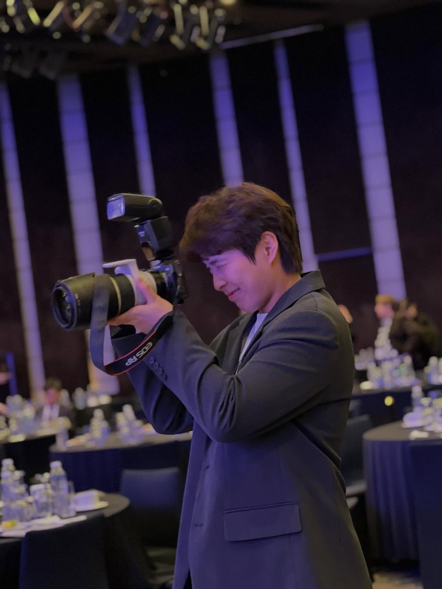 체육 훈장 받는 여자 어때