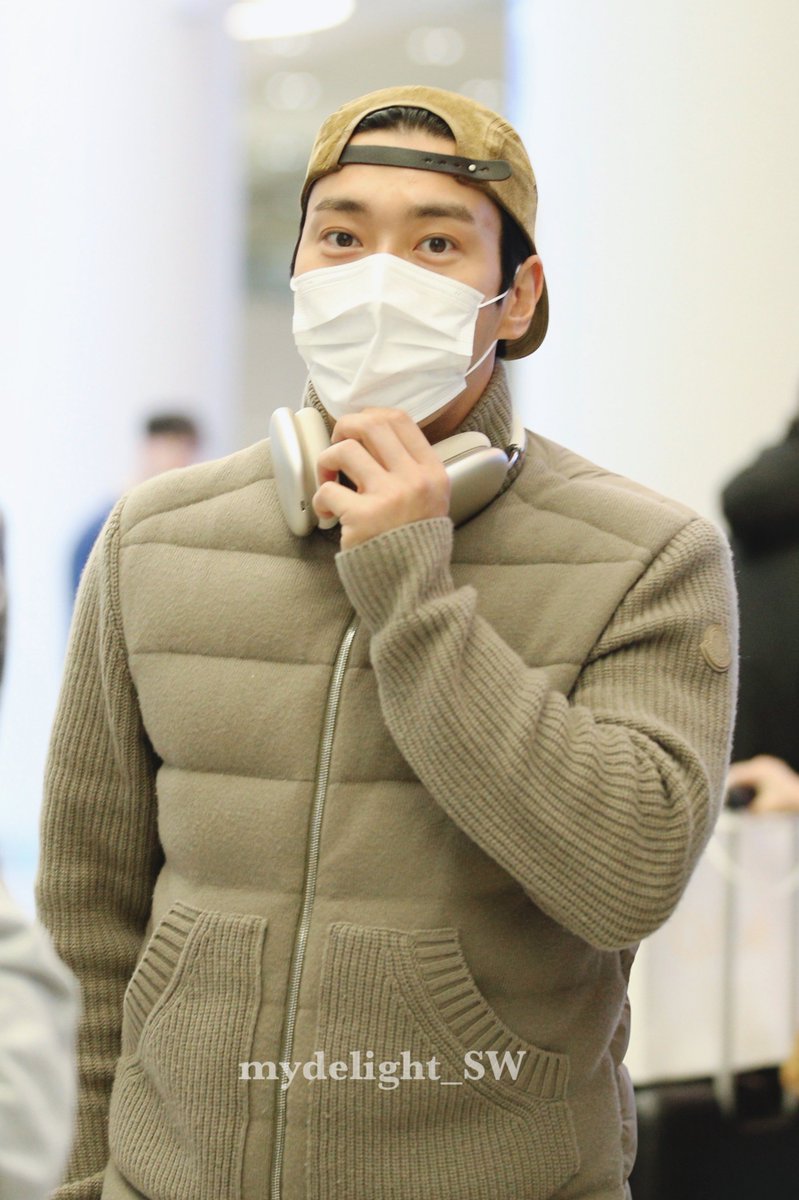 MyDelight_SW's tweet image. 260104 인천공항

26년도 첫 한국!!!
이제 최시원 보유국 Ϛ⃘๑ɞ̴̶̷ .̫ɞ̴̶̷ू꒜

#시원 #최시원 #SIWON #崔始源 #シウォン 
#슈퍼주니어 #SUPERJUNIOR @siwonchoi