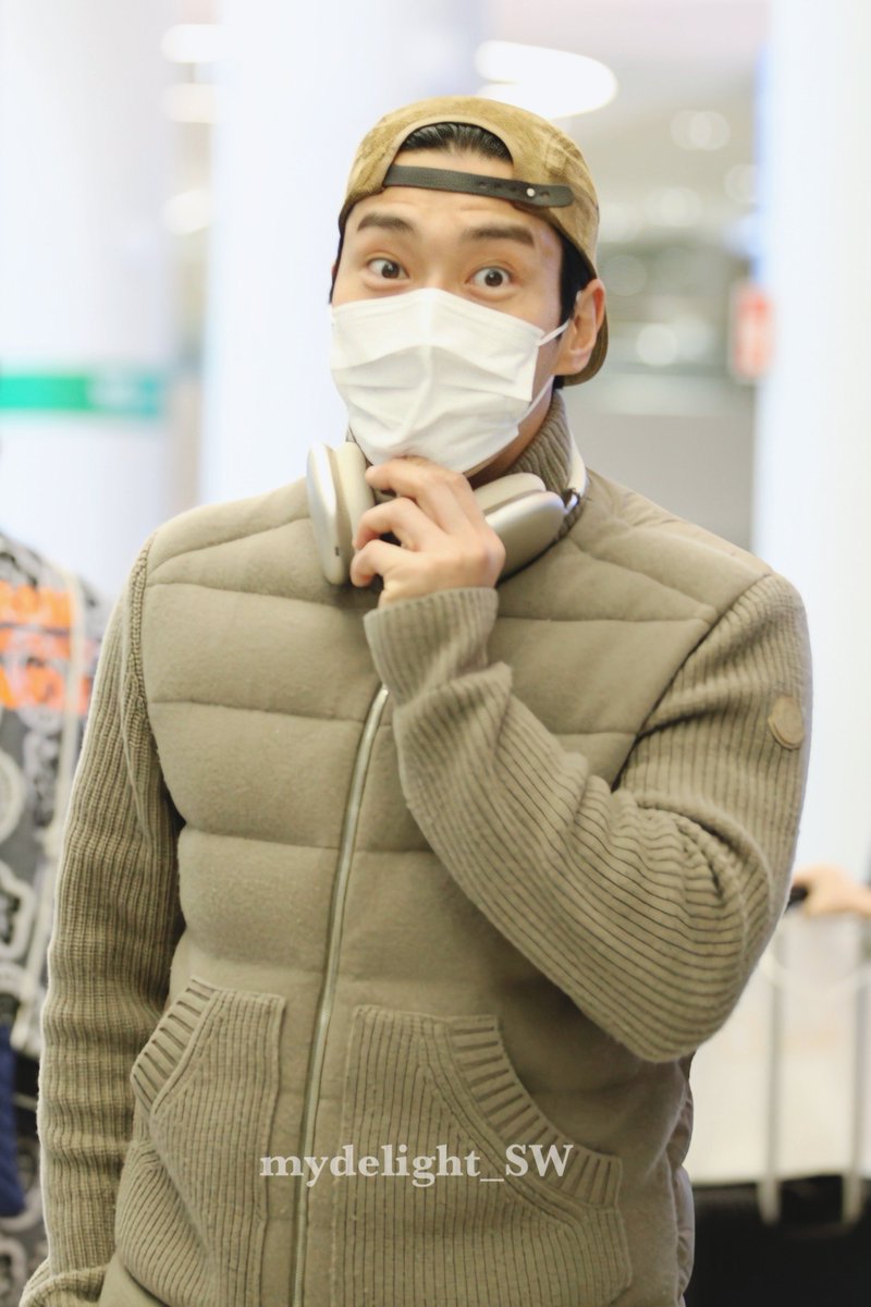 MyDelight_SW's tweet image. 260104 인천공항

26년도 첫 한국!!!
이제 최시원 보유국 Ϛ⃘๑ɞ̴̶̷ .̫ɞ̴̶̷ू꒜

#시원 #최시원 #SIWON #崔始源 #シウォン 
#슈퍼주니어 #SUPERJUNIOR @siwonchoi