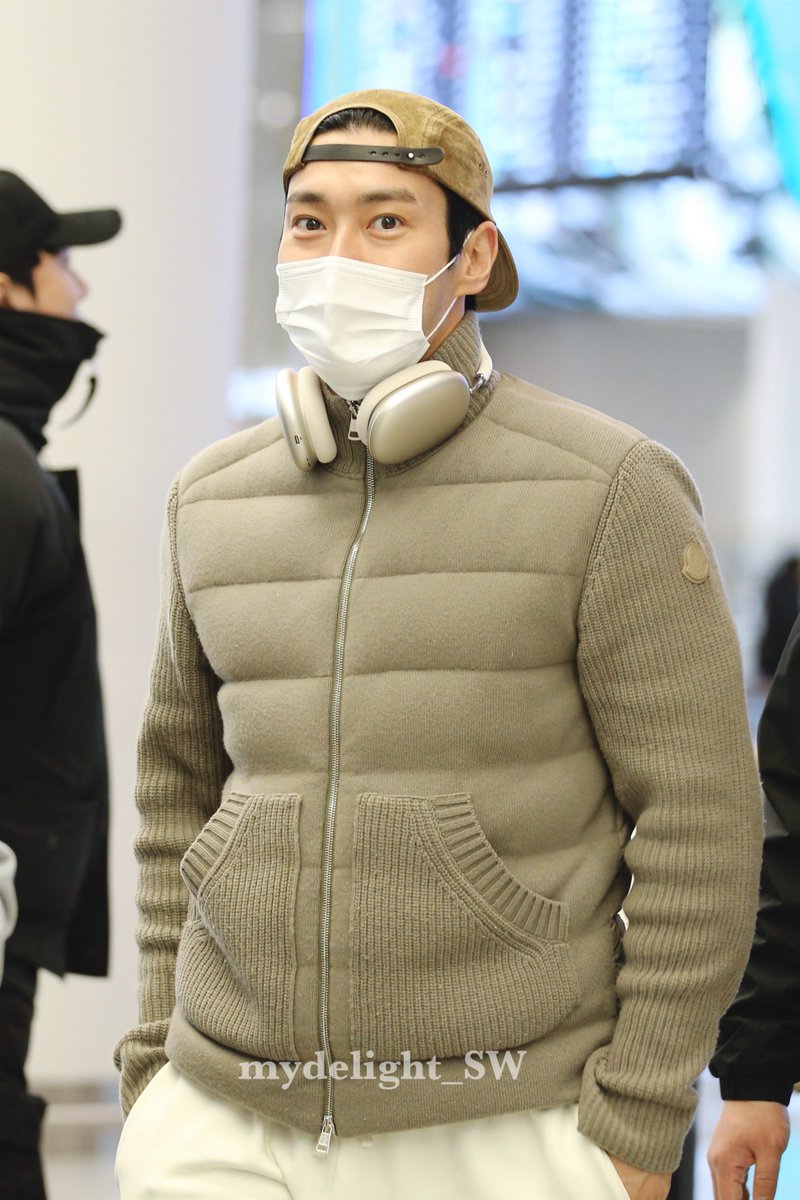 MyDelight_SW's tweet image. 260104 인천공항

26년도 첫 한국!!!
이제 최시원 보유국 Ϛ⃘๑ɞ̴̶̷ .̫ɞ̴̶̷ू꒜

#시원 #최시원 #SIWON #崔始源 #シウォン 
#슈퍼주니어 #SUPERJUNIOR @siwonchoi