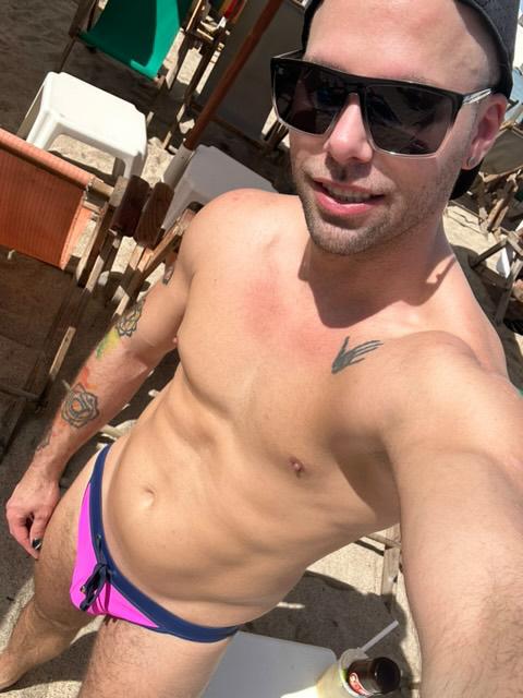 HappyBulge's tweet image. Nicholas enjoying some fun in the sun in Do the Purp Walk #swimsuit for #FriendFriday WEEKEND

happybulge.com/products/do-th…

#swimwear #swimsuits #swimming #swimmer #menswear #underwear #speedos #speedo
