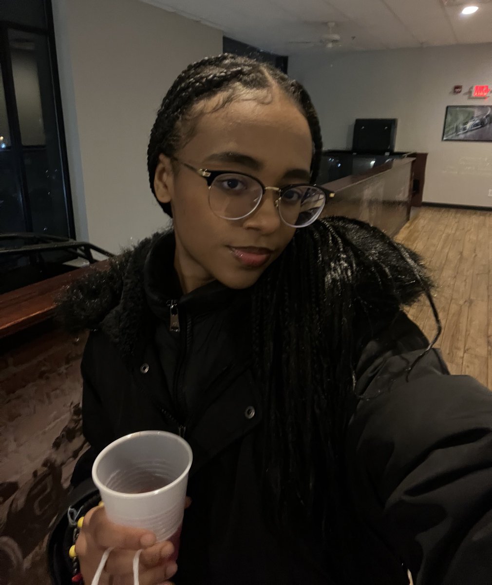 Moonkiller17's tweet image. me and also me 🧝🏾: