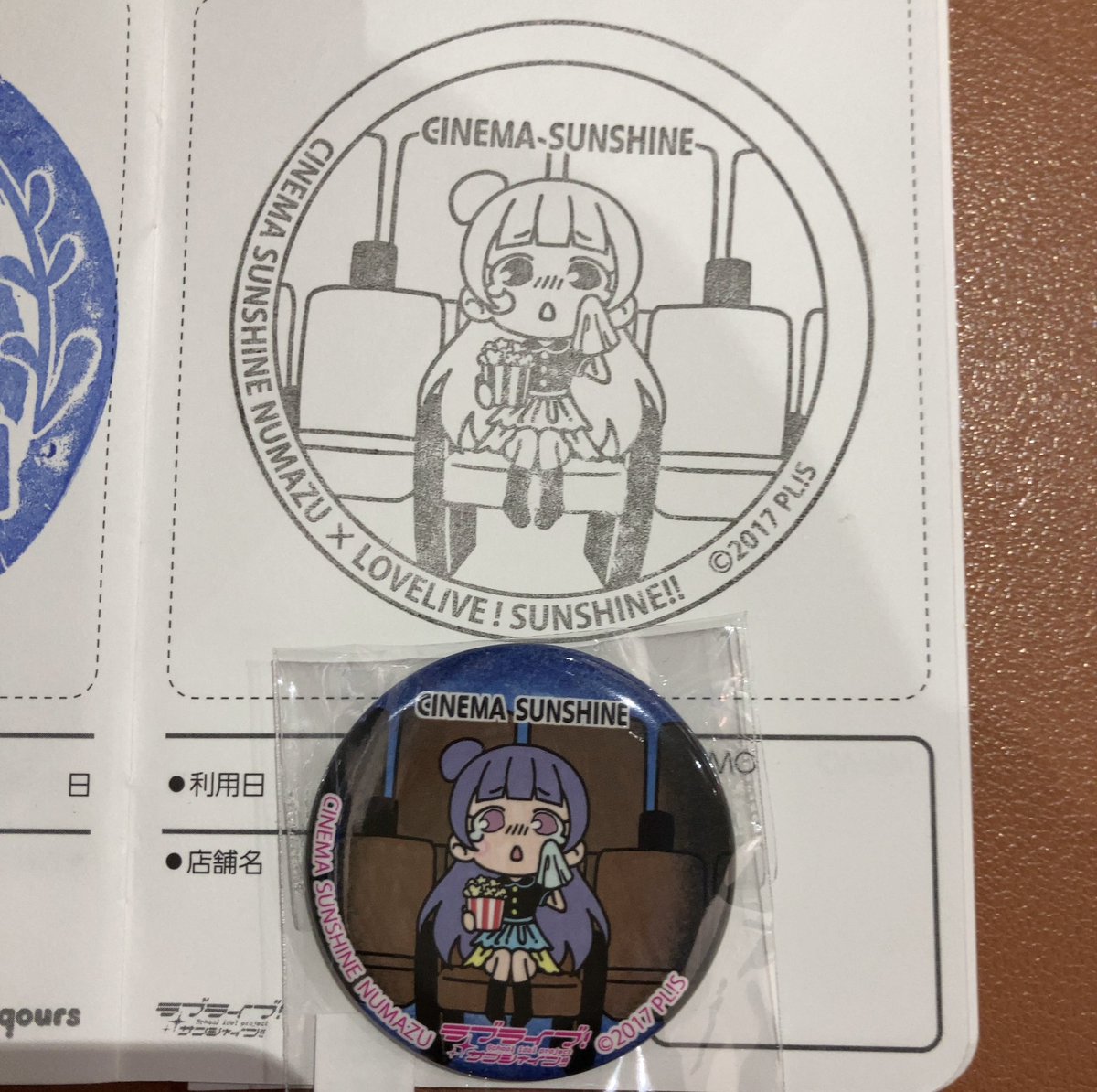 千 アイスタ 缶バッジ まずはシネマサンシャイン沼津で、今日から販売開始の善子ちゃんのまち