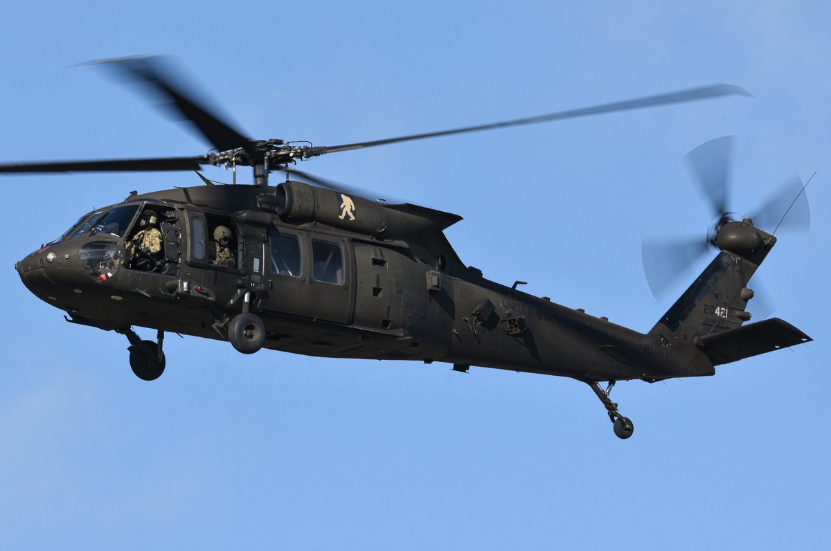 619_Aviation's tweet image. Some Apaches and A Blackhawk enjoying the San Diego sun down at NAS North Island.
#ah64 #apache #blackhawk #nasnorthisland