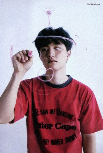 xe__exo's tweet image. 펜 물고 그림그리는거 보고 ㄴㅁ 섹시해서 울음。