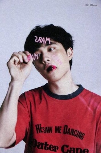 xe__exo's tweet image. 펜 물고 그림그리는거 보고 ㄴㅁ 섹시해서 울음。