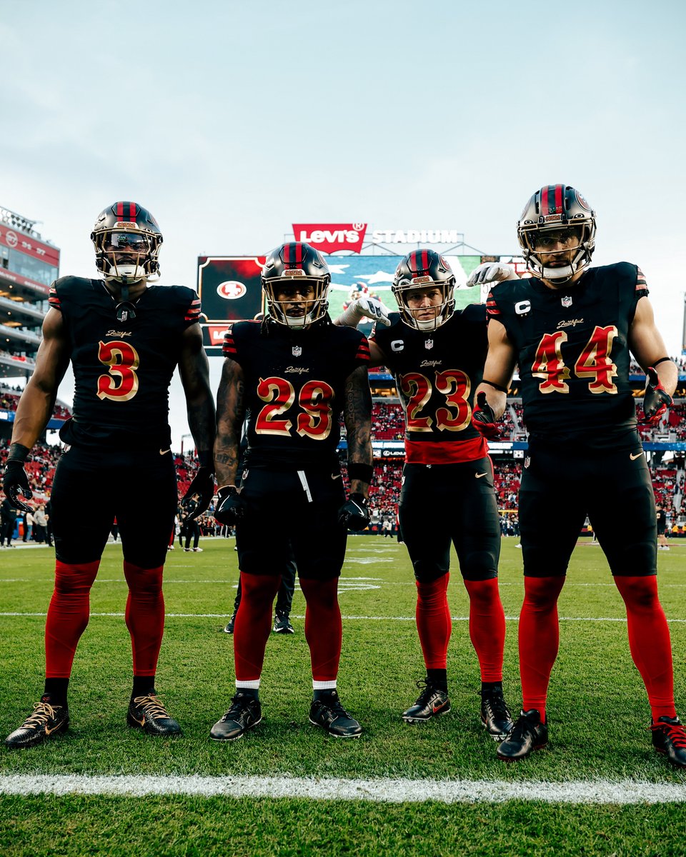 49ers's tweet image. ◾️Dressed for the occasion ◾️