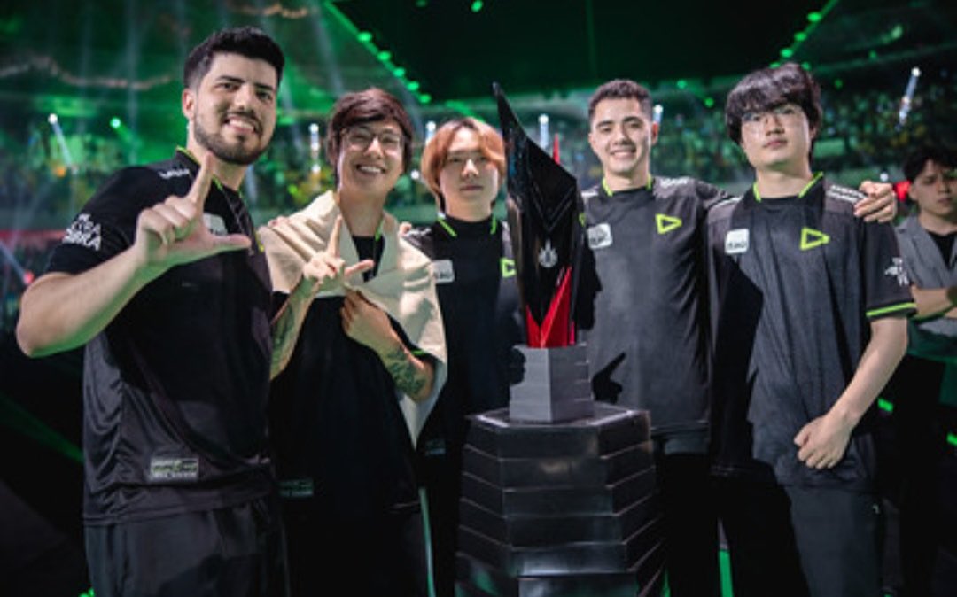 RoseliO68329921's tweet image. @CBLOL eu não joguei com nenhum deles kkk até pk não jogo Lol massss no meu coração essa é a seleção que vai durar a vida TODA e vai ser difícil uma equipe fazer o que eles fizeram então SÃO OS MELHORES  @LOUDgg