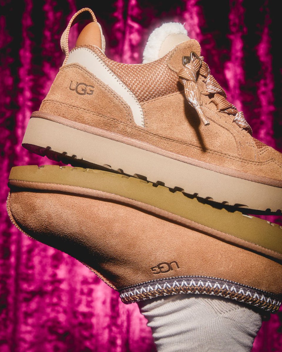 footlocker's tweet image. Winter warmth, your way.

Curate your cozy with UGG. Available in-store and online at Foot Locker.
spr.ly/6018CugUo