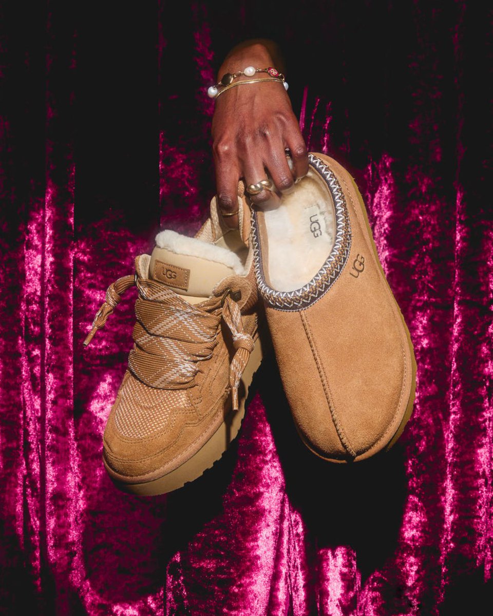 footlocker's tweet image. Winter warmth, your way.

Curate your cozy with UGG. Available in-store and online at Foot Locker.
spr.ly/6018CugUo