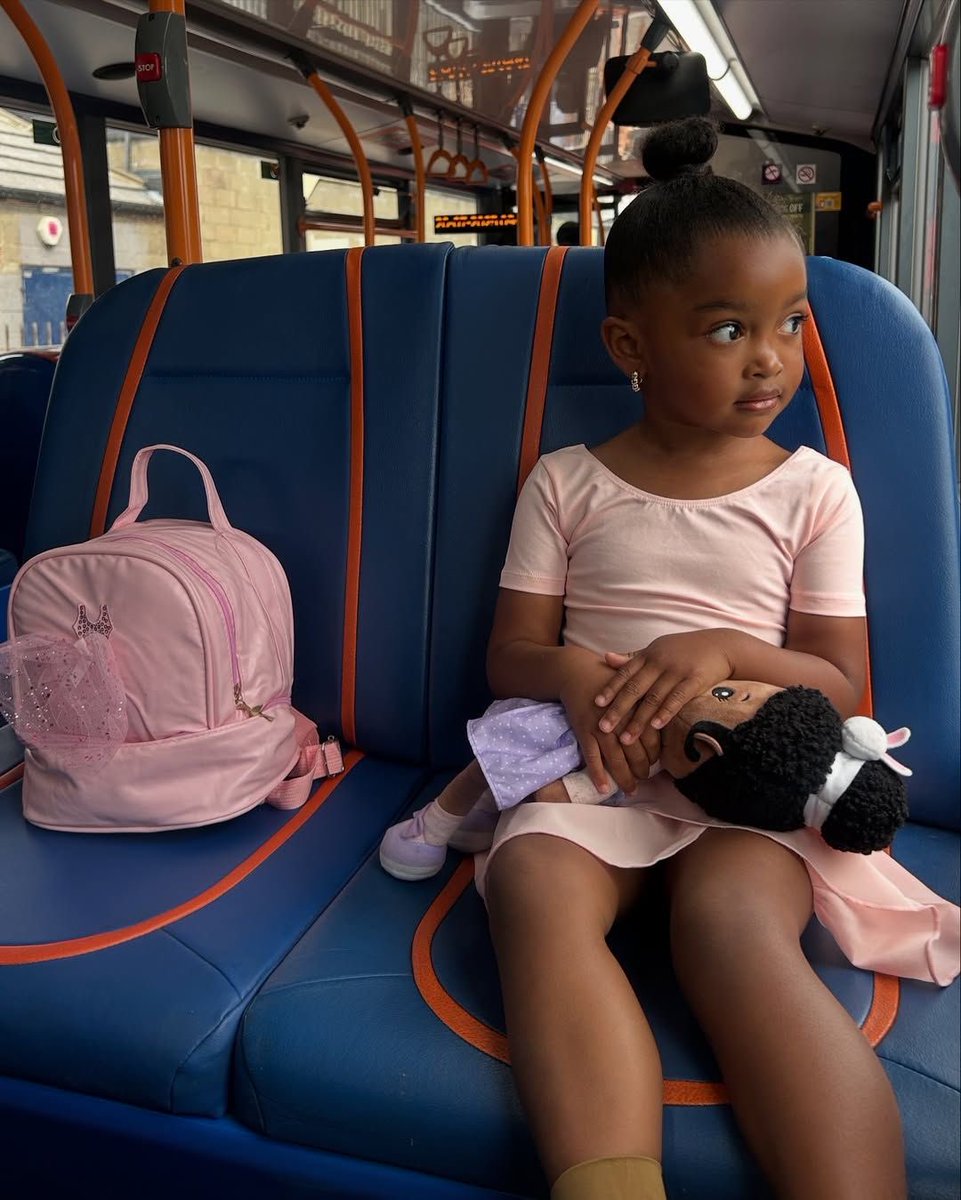 BadestMelanin's tweet image. Cutest 🌸🌺