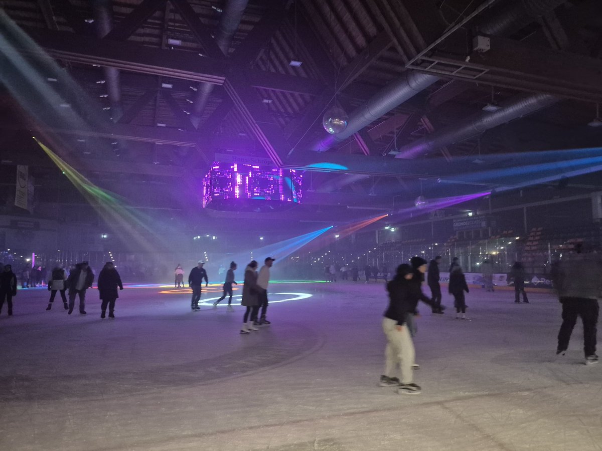 Labprincess86's tweet image. Ü30 Party on Ice 🥰🤩