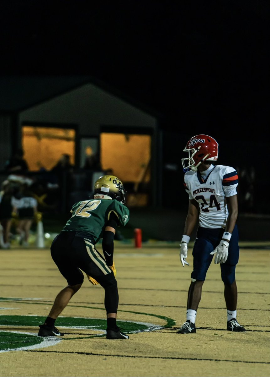 Mahalko_FTB12's tweet photo. ⭐️Defensive Back⭐️
 ~ Agility 
 ~ Ball-Skills
 ~ Hand-Eye Coordination 
 ~ Long-Lean-Catch Radius https://t.co/J6iNaP8U33
