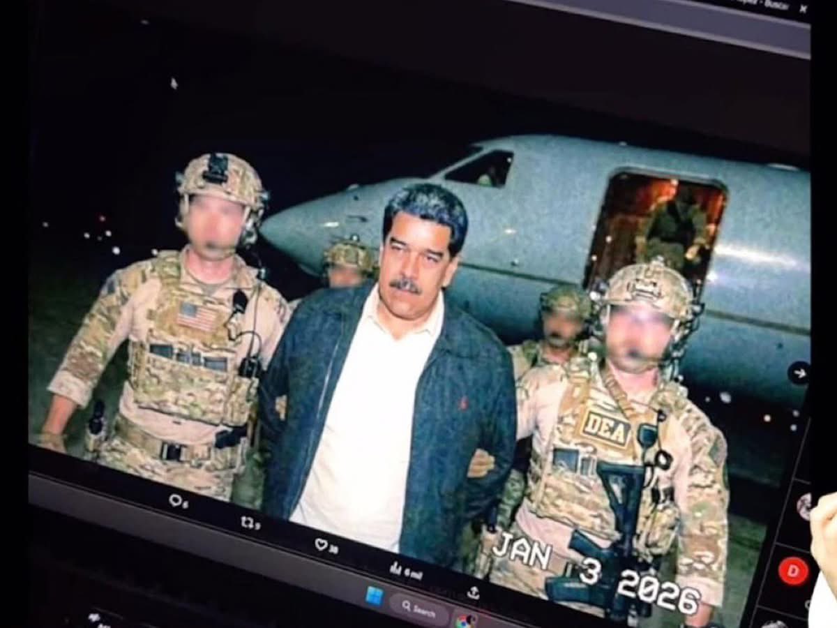 viralstrange's tweet photo. First Photo of President Nicolas Maduro Released After Arrest 

The United States of America has successfully carried out a large-scale strike against Venezuela and its leader, President Nicolas Maduro, who has been captured and flown out of the country.
#trump #venezuela #maduro https://t.co/9I63Urf7KA
