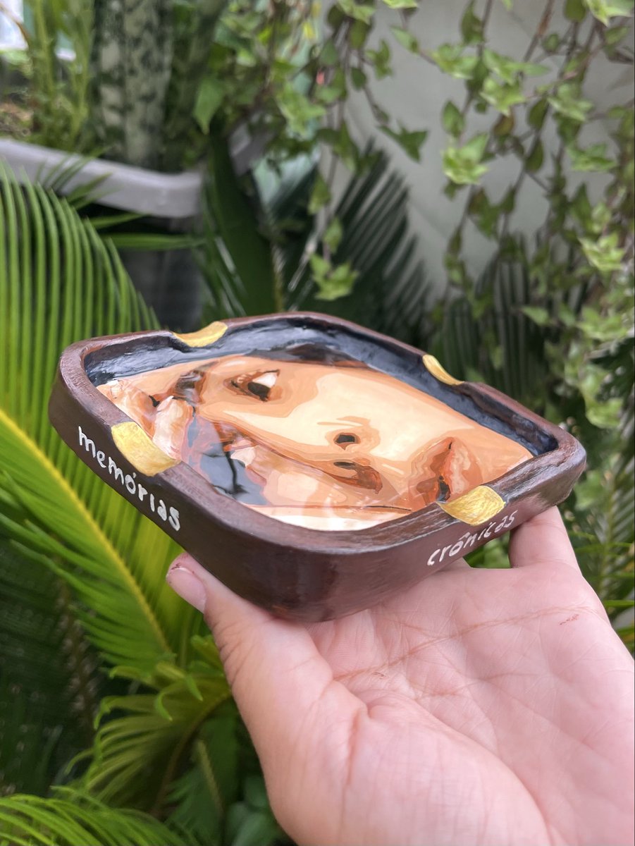 swbryna's tweet image. cinzeiro que fiz em cerâmica fria &amp;amp; pintei inspirado no álbum da marisa monte!