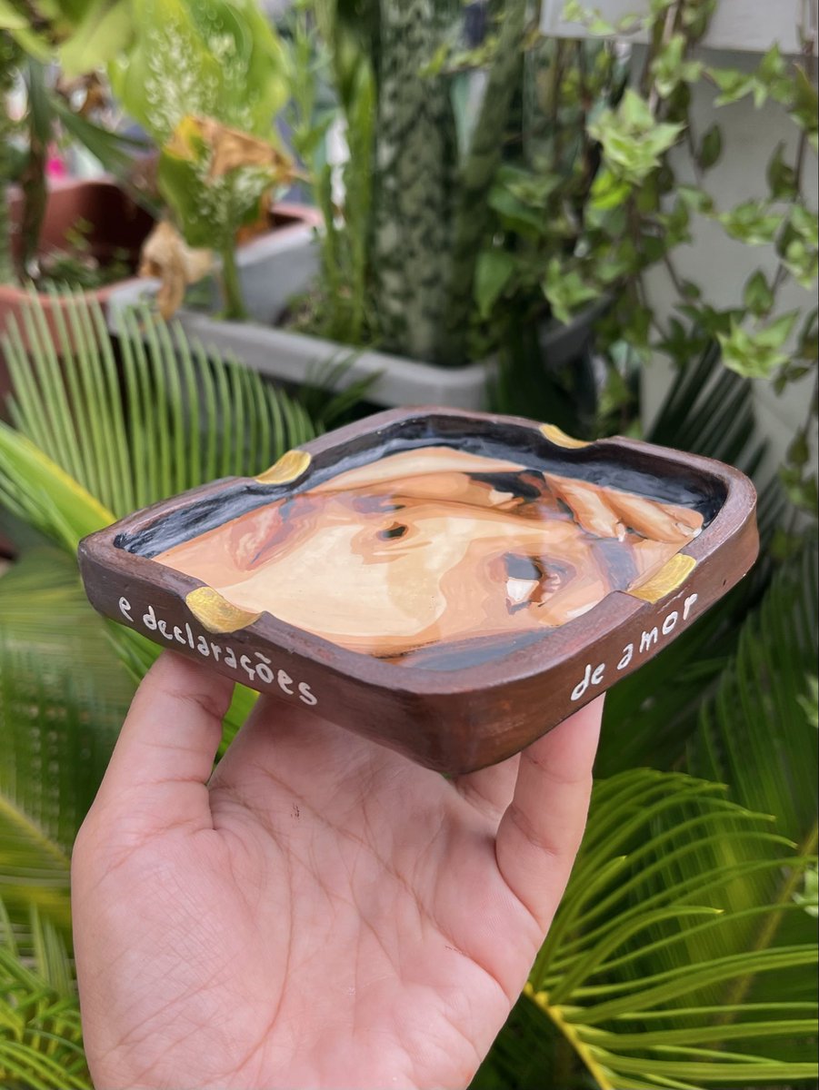 swbryna's tweet image. cinzeiro que fiz em cerâmica fria &amp;amp; pintei inspirado no álbum da marisa monte!