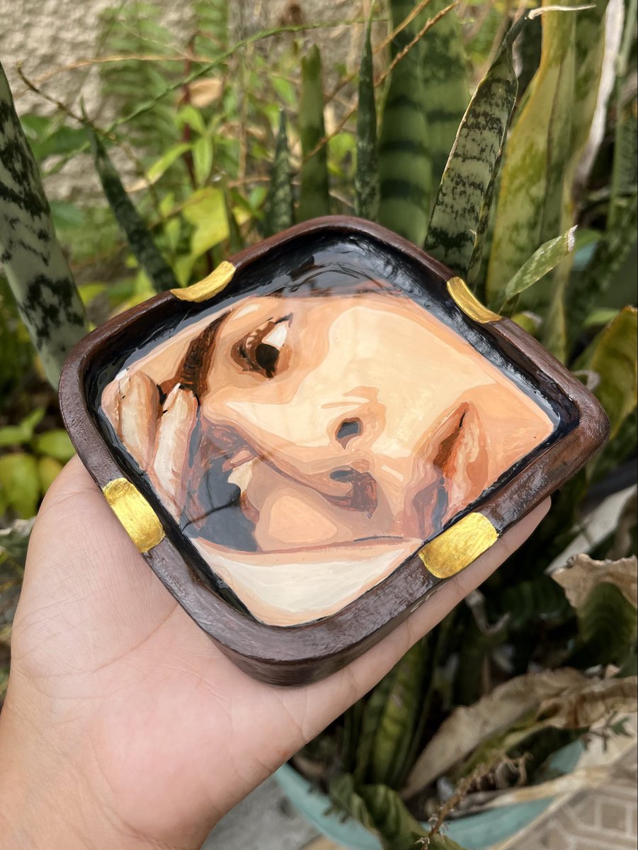 swbryna's tweet image. cinzeiro que fiz em cerâmica fria &amp;amp; pintei inspirado no álbum da marisa monte!