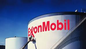 brunosgarzini's tweet photo. La petrolera Exxon Mobil es una de las principales financistas de los expertos que promovieron el bombardeo de Venezuela en los medios EEUU para propiciar el "colapso del régimen".

Su CEO forma parte de la junta directiva del Centro de Estudios Internacionales y Estratégico https://t.co/BWq8qYf6iy