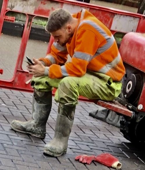 …net! Working men.. Woof 🐽