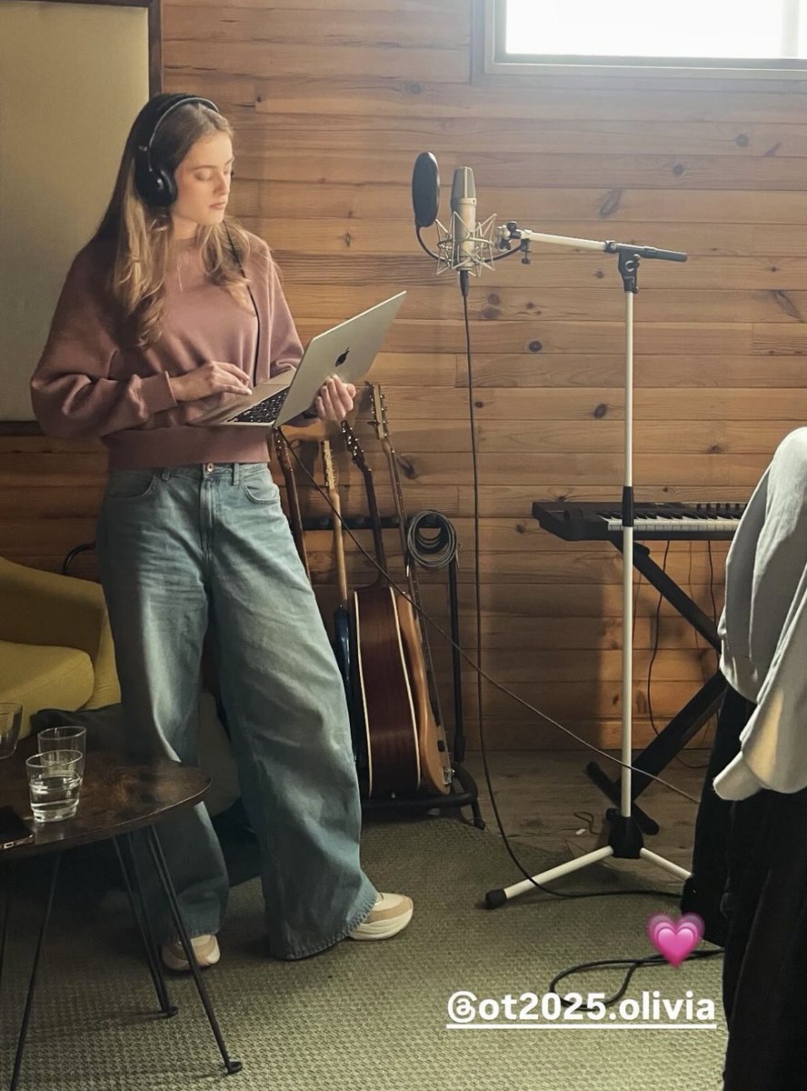 Manelovekivi's tweet image. OMG OLIVIA ESTÁ EN EL ESTUDIO

SE VIENE PRONTO!!!!