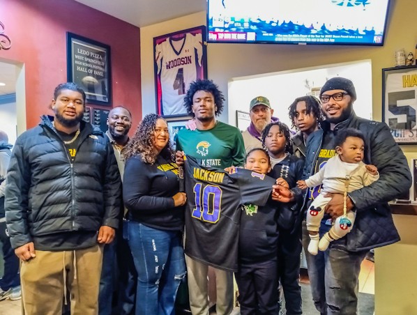 LedoPizzaWestSpringfield tweet media