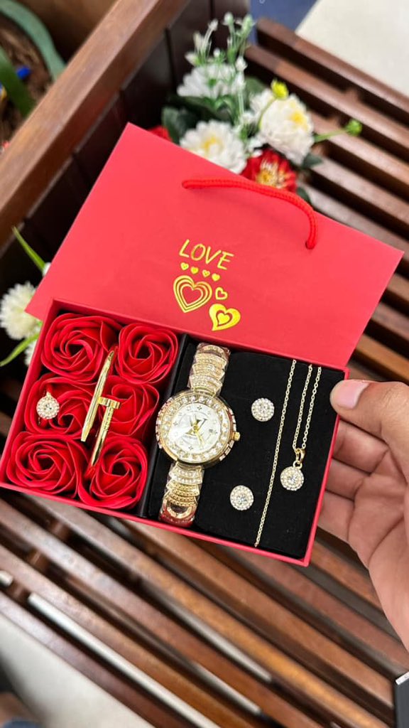 NAOMBA Retweet Yako Ndugu🙏
Combo nzuri ya Kike😋
Saa 
Bracelet
Necklace &amp; earrings set
Na Pete
Full packed full boxed iko na MAUA
Msuprize umpendae na gift set  ya kimahaba
Tunafanya delivery Angle zote Tz

0745124138

Karibuni Sana