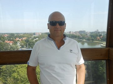 от саме таких я маю на увазі, коли пишу що вкрай потрібен паспорт негромадянина-уродженці росії з паспортами України.Такі знищують і знищували Україну увесь час-тільки спочатку на виборах, голосуючи за проросійських  

У Миколаєві засудили пенсіонера до 15 років за  держзраду