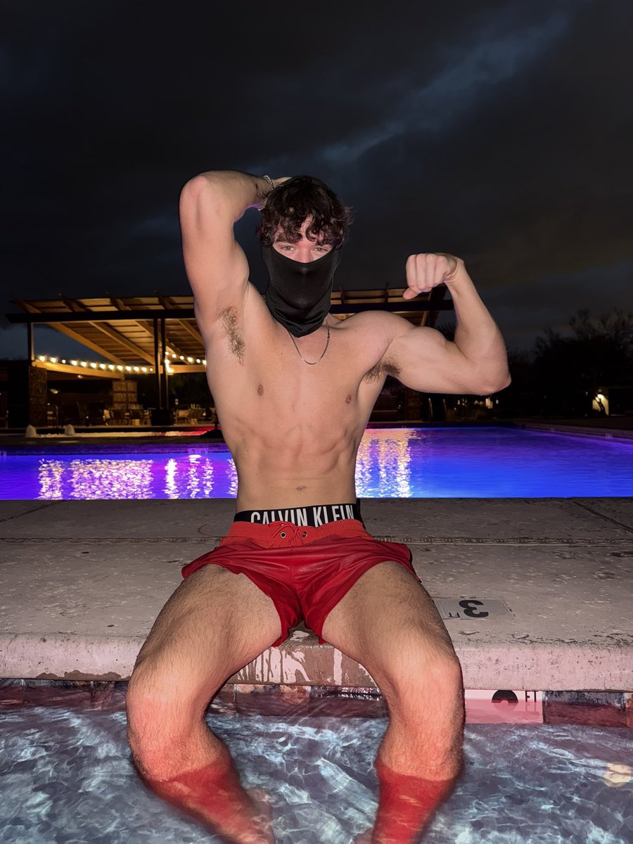 AmericanAlphas1's tweet image. Shoutout to the hottest 6'5 alpha @AlphaMassaMikey who been putting out just 🔥🔥pics lately