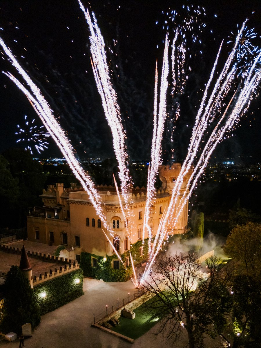 bcnflamenco's tweet photo. The choreography our fire dancers unfolded with hypnotic elegance.
Lve entertainment for luxury destination weddings and private events across Europe.
📩 Private bookings &amp; professional enquiries info@barcelonaflamenco.es https://t.co/c1DCOljh3P