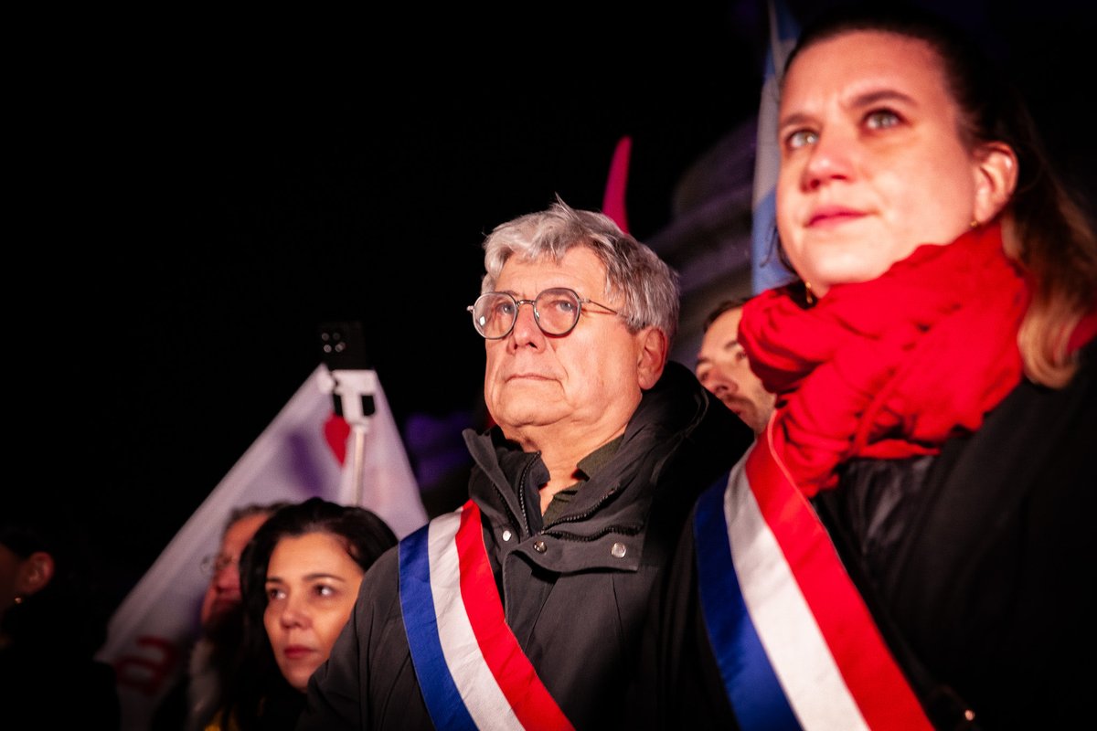 ericcoquerel's tweet image. Les milliers de manifestants massés ce soir à République et ailleurs dans le pays pour dire non à l’agression de Trump ont sauvé l’honneur de la France. 

La France indépendante, respectueuse du droit international et de la souveraineté des peuples était là ce samedi et non à