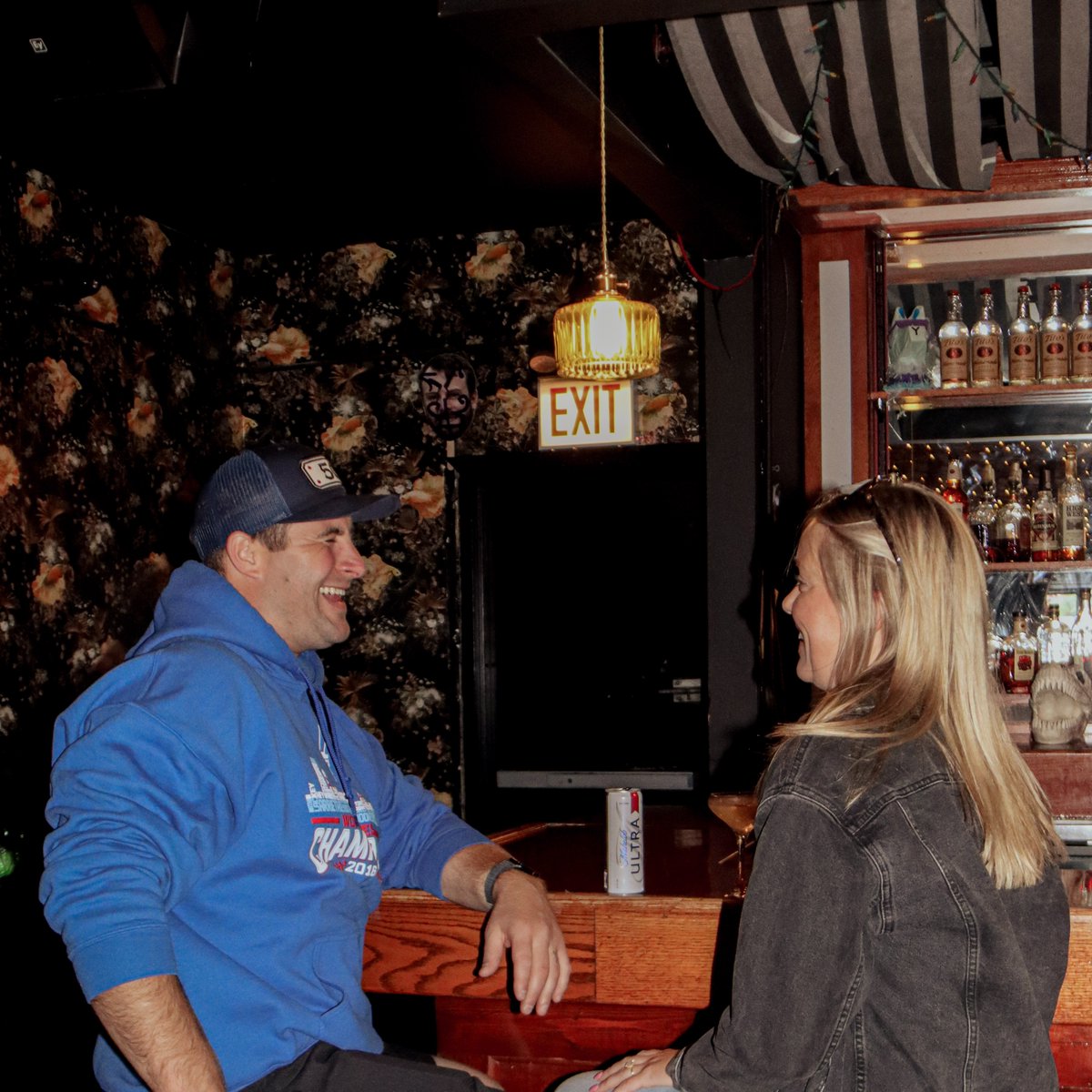 Haven't gone to Easy Bar in the new year yet? Now's your chance! See you later for weekend happy hour from 4-6pm

📸: @anukaphotos