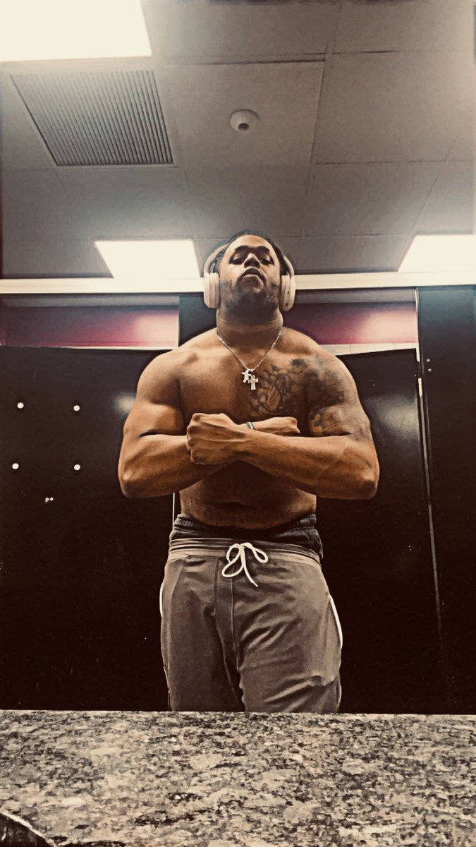 _ramirezyoung's tweet photo. TRANSFER IOL!! 6’3 290 3.0 GPA! @KuhnTristen 
2 Year starter @Ricoknowstiktok @CoachDaniels06 https://t.co/8gIoicCGHe
