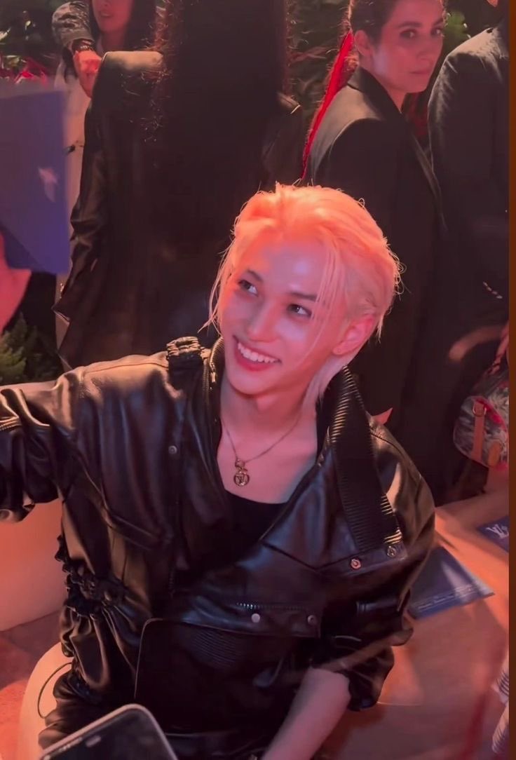 loveandskz's tweet photo. he’s giving vampire bf https://t.co/PagmERaXrO