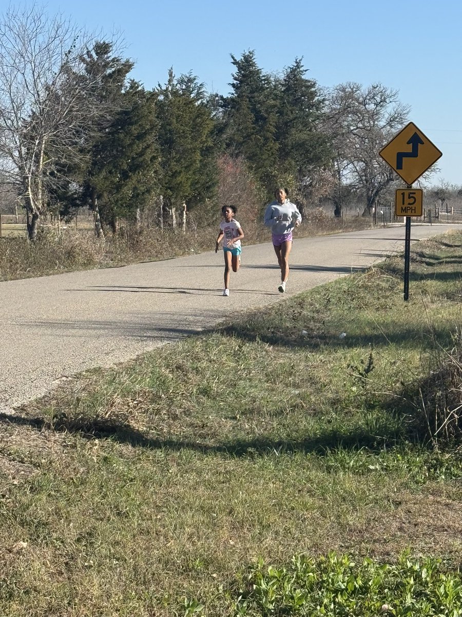 NolanLowe50528's tweet image. I know they hate it sometimes that thier moms a coach 🤷🏽‍♀️🤷🏽‍♀️.. 1st day of at home conditioning. Getting ready for track season!!! 

After all that they just wanted sushi!! 🤦🏽‍♀️🤦🏽‍♀️

#CreatingChampions 
#Trackseasonloading
#yougetoutwhatyouputin