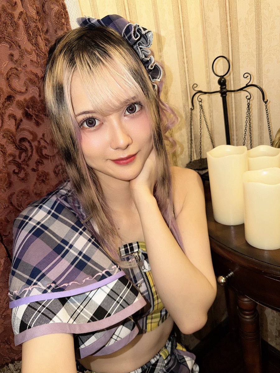 おはゆに😈💜 新しいアー写どうかな？😎🎸 今日は2026年1発目のライブ