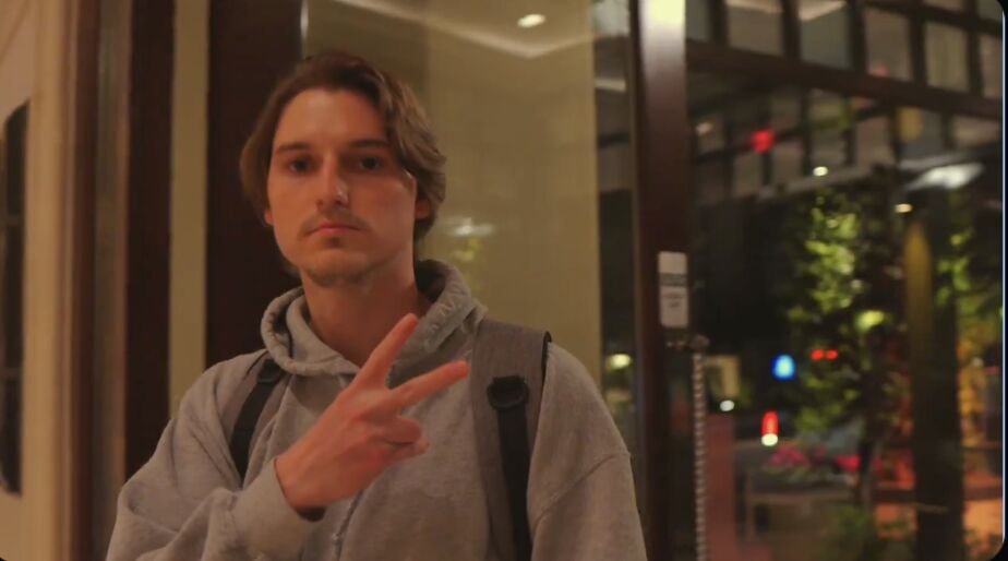 gregisenberg's tweet image. ive been hanging out with founders under 22 lately living in sf/nyc and they're built different.

my observations of these young founders getting rich with AI:

1. these kids grew up watching YT creators flexing Porsches and private jets from their bedrooms. but when they looked…