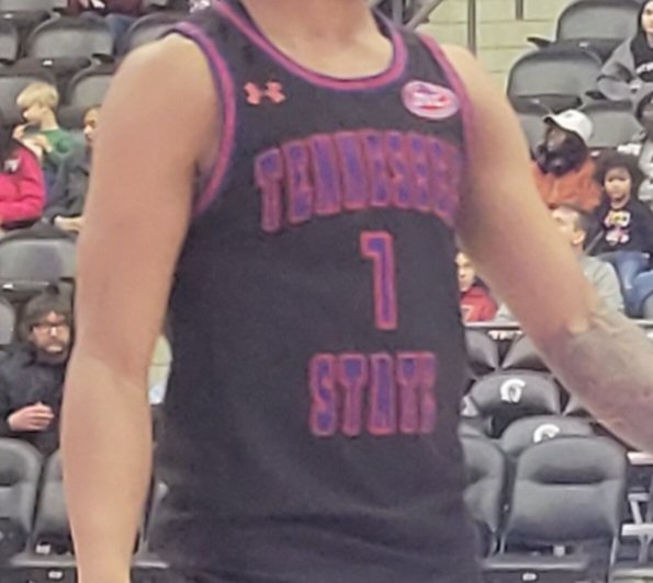 MitchellHSU's tweet image. The @NCAA needs to address uniform. It's difficult when dark numbers are on dark jersey, and light color number on light jersey. Especially when you are the one handling statistics.
This should be illegal.
The outline makes it even more difficult.