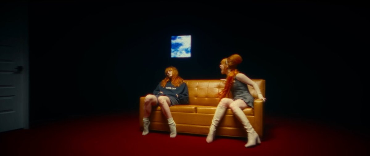 nvrfeltsoglum's tweet image. paramore this is why era music videos you will always be famous!!!