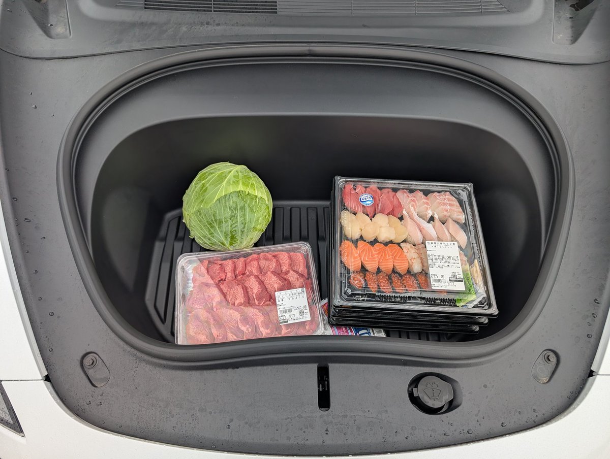 Tomohiro_toyama's tweet image. 室内を温めているので、冬は要冷蔵品をフロントトランクに入れられてとても便利です。