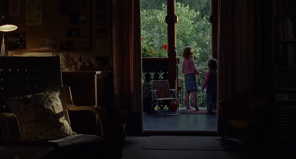 Bazen tek bir kare çok şey anlatır.

• Ayna (Zerkalo, 1975)
yön: Andrey Tarkovski

• Manevi Değer (Affeksjonsverdi, 2025)
yön: Joachim Trier