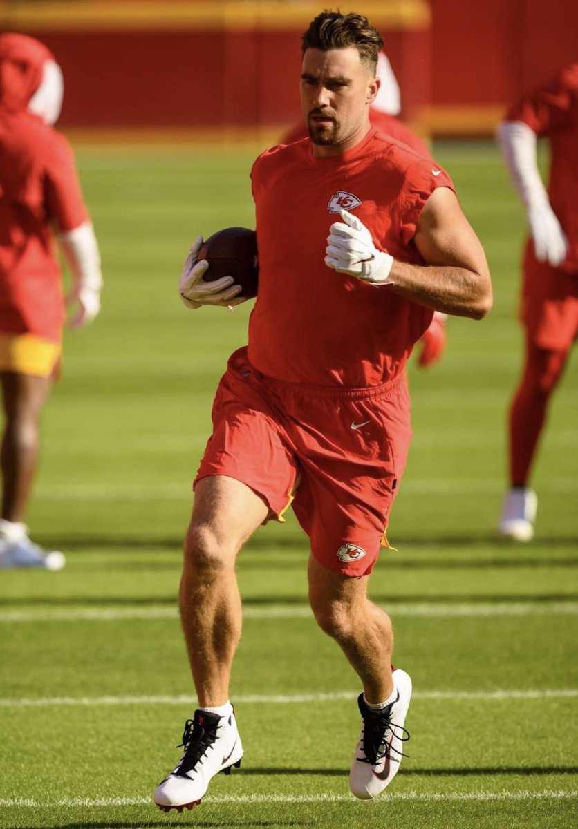 carlajamn's tweet image. Travis Kelce #WPMOYChallenge