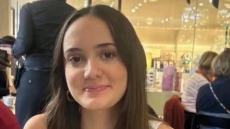 PsyGuy007's tweet photo. 🚨 🇨🇭 ALERTE INFO : Alice Kallergis, âgée de 15 ans, de double nationalité grecque et suisse, résidant en permanence en Suisse, se trouvait également dans le bar à Crans Montana le soir du Nouvel An.

Son frère a lancé un appel, indiquant que la famille n’a reçu « aucune nouvelle » de la jeune fille ni de ses trois amis qui l’accompagnaient, eux aussi portés disparus.