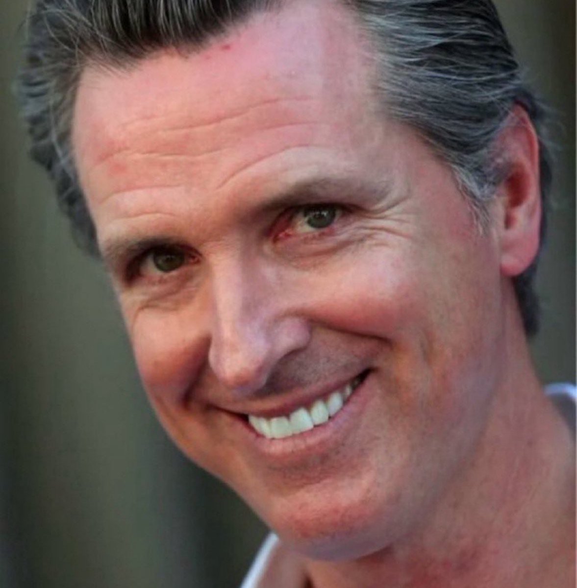 Emily2iu's tweet image. What’s your first thought when you see this man ??