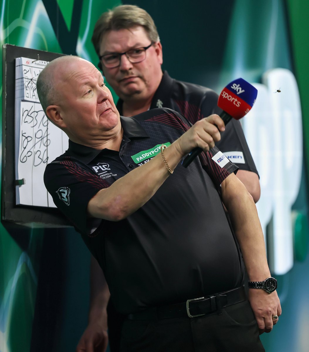 Perhaps the last ever photo taken of George Noble as a PDC referee

Iconic.

📸 <a href="/taylanningpix/">Taylor Lanning</a>