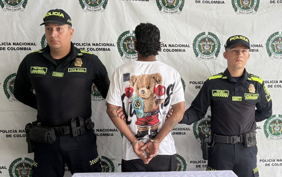 Según las investigaciones, el 13 de marzo de 2025 este sujeto habría participado en un hecho ocurrido en la vereda La Aguada, finca La Vuelta de Andes en Antioquía, que afectó la vida de Luis Carlos Saldarriaga Vélez de 26 años  y Estiven de Jesús Saldarriaga Restrepo de 19 años