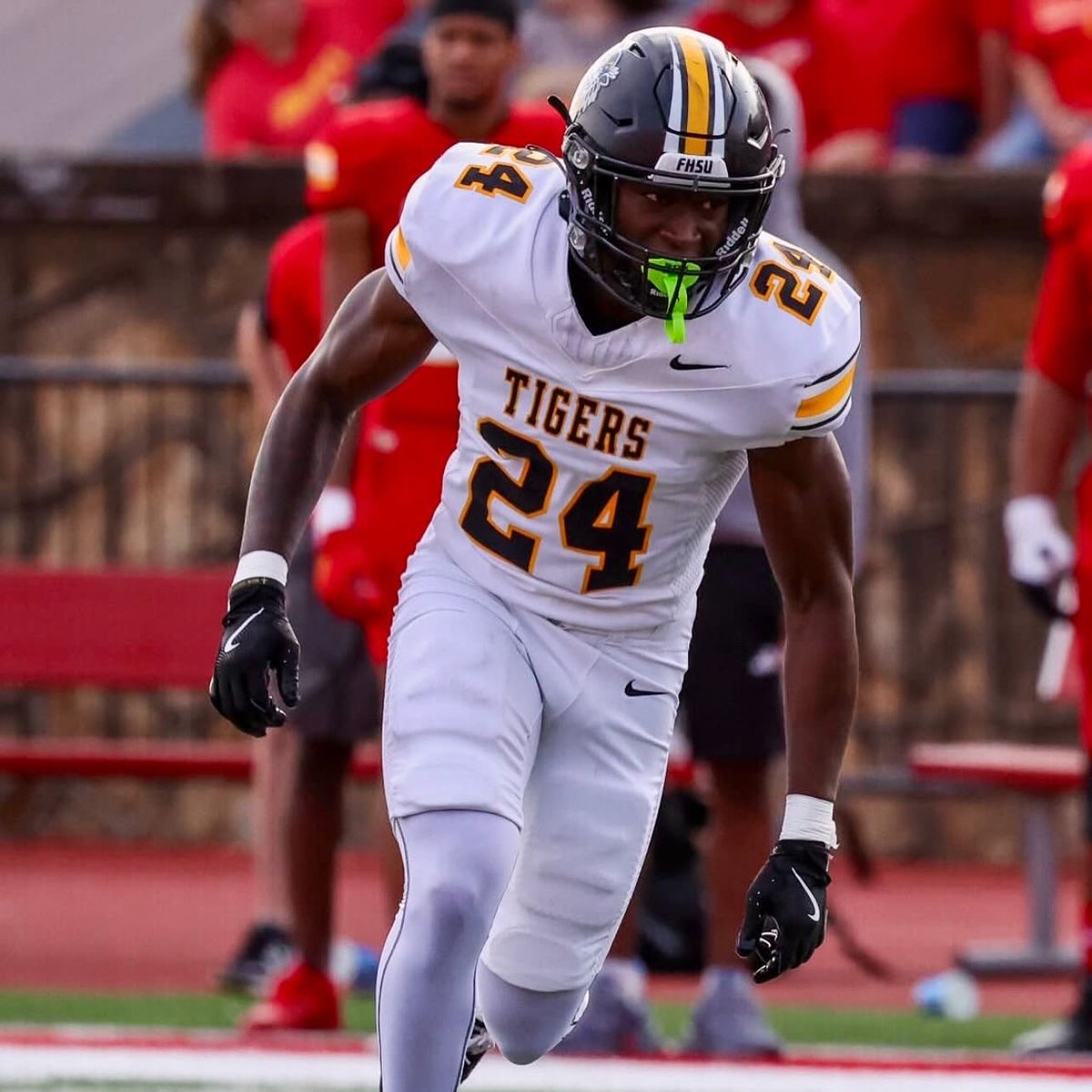 JakobeSmith24's tweet image. 6’0”, 185 lb defensive back with the ability to play corner, safety, or nickel. Physical, fast, and coachable. Ready to learn and contribute in any role, including special teams. 3 years of eligibility remaining.