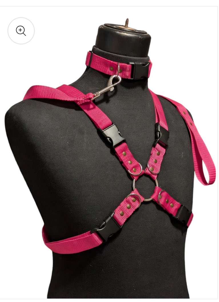 FoxandHoundFurs's tweet image. Time for our first giveaway and opening of the new year!

Site will go live at 8 EST, Jan 9th

To celebrate we are giving away an x harness set to be announced shortly before the opening. 

To enter make sure you’re following, like the post and comment your New Year’s resolution